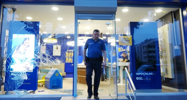 150 bin liralık cep telefonu ve tableti 1 dakikada çaldılar